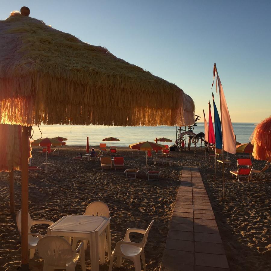 Max Luxury Suite - Servizio Spiaggia Inclusa 佩斯基奇 外观 照片